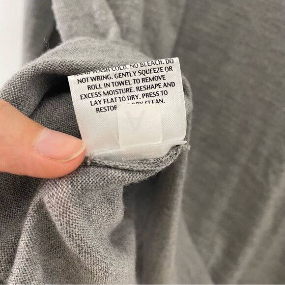 Eileen Fisher Grey Scoop Neck 100% Merino Wool Sweater - Picture 8 of 8